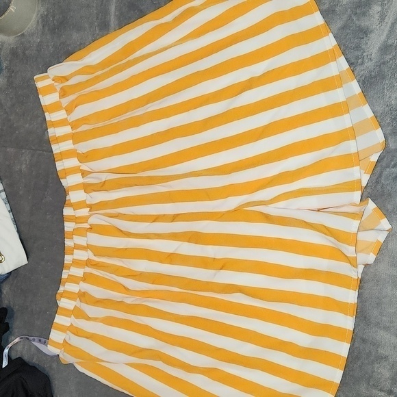 Blouse and Short Set Shein - Picture 2 of 4